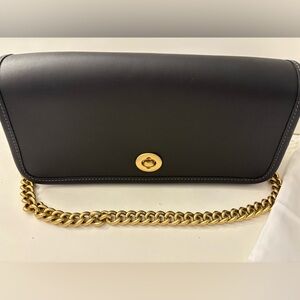 Coach Dinky Black Leather Gold Chain Shoulder Bag Classic Turnlock